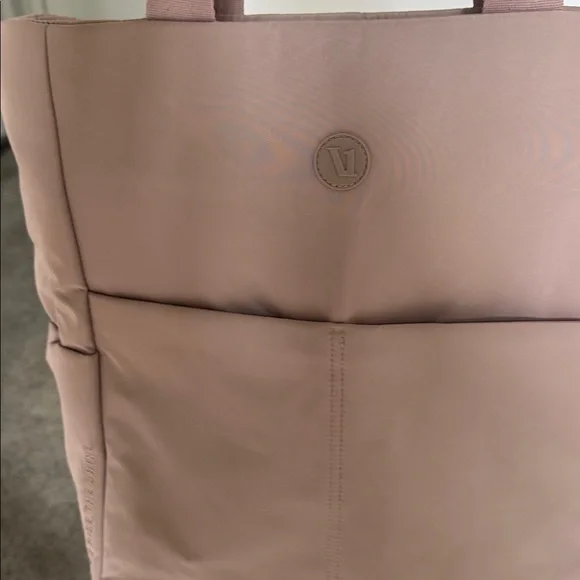 Vuori V 1 Convertible Tote to Backpack 2.0 - Picture 4 of 8